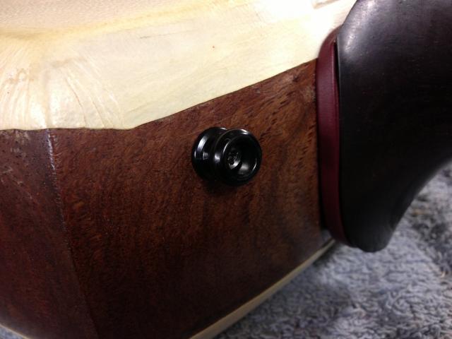 津軽三味線にピックアップとストラップピンを装着 | 奥村健治