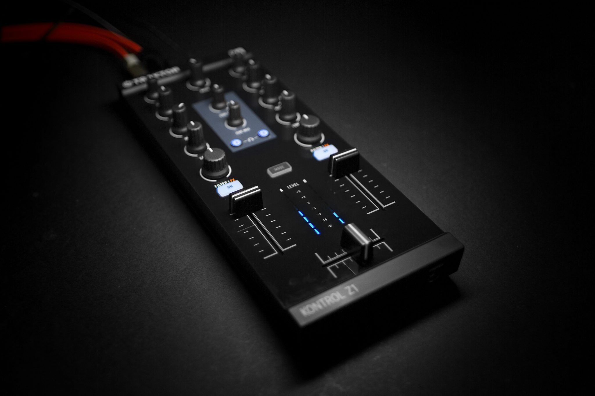 REVIEW: Traktor Kontrol Z1 DJ Controller