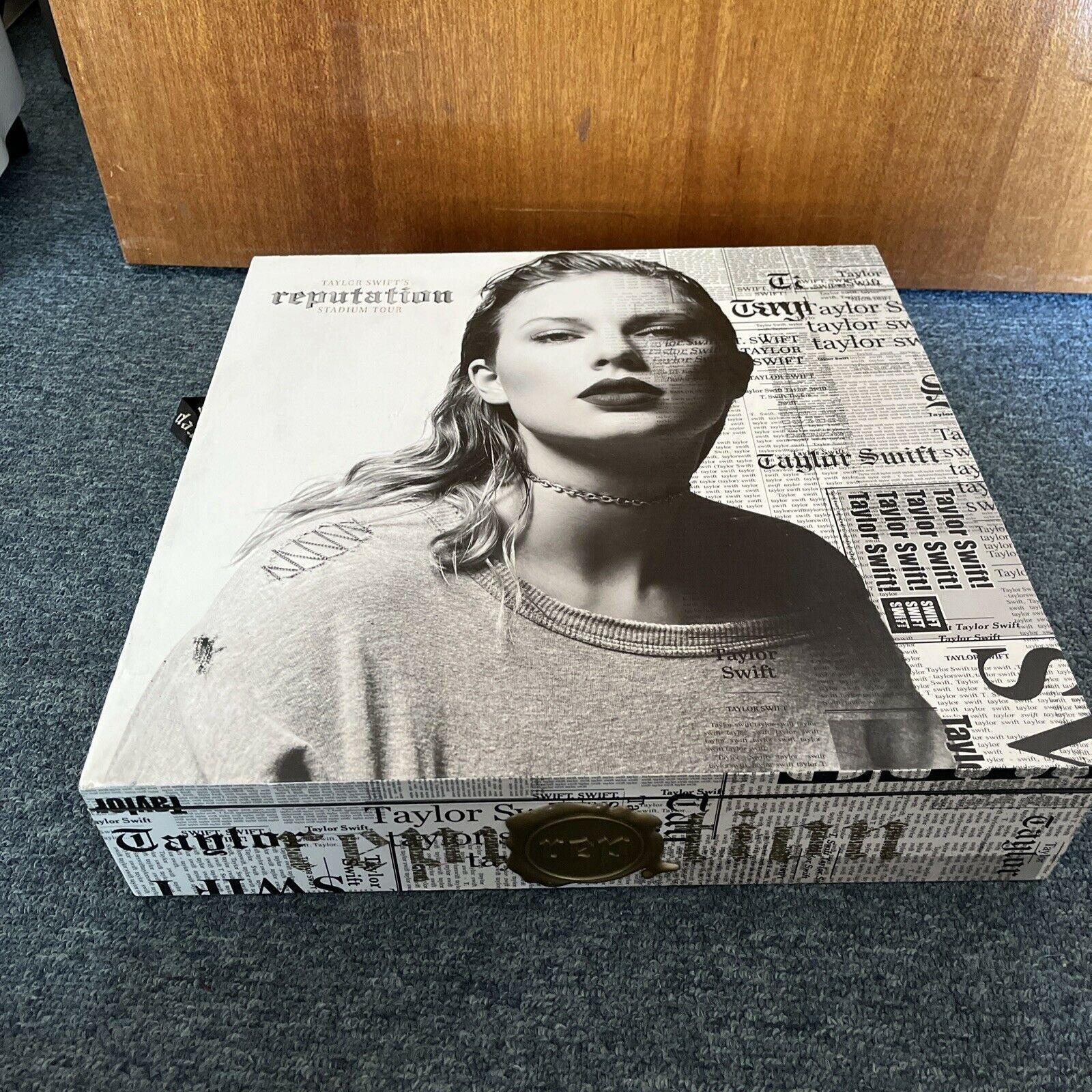 Taylor Swift's Reputation Stadium Tour VIP Box – Retro Unit