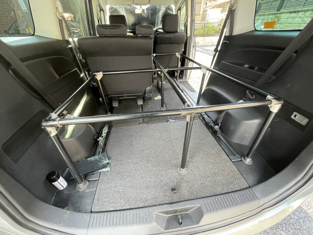 イレクターパイプを使って車中泊できるフラットな棚を作る方法