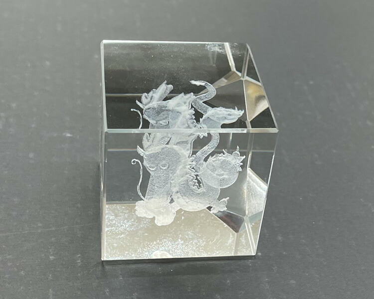 楽天市場】【干支文鎮】2024年 令和6年 クリスタル 文鎮 キューブ型 辰