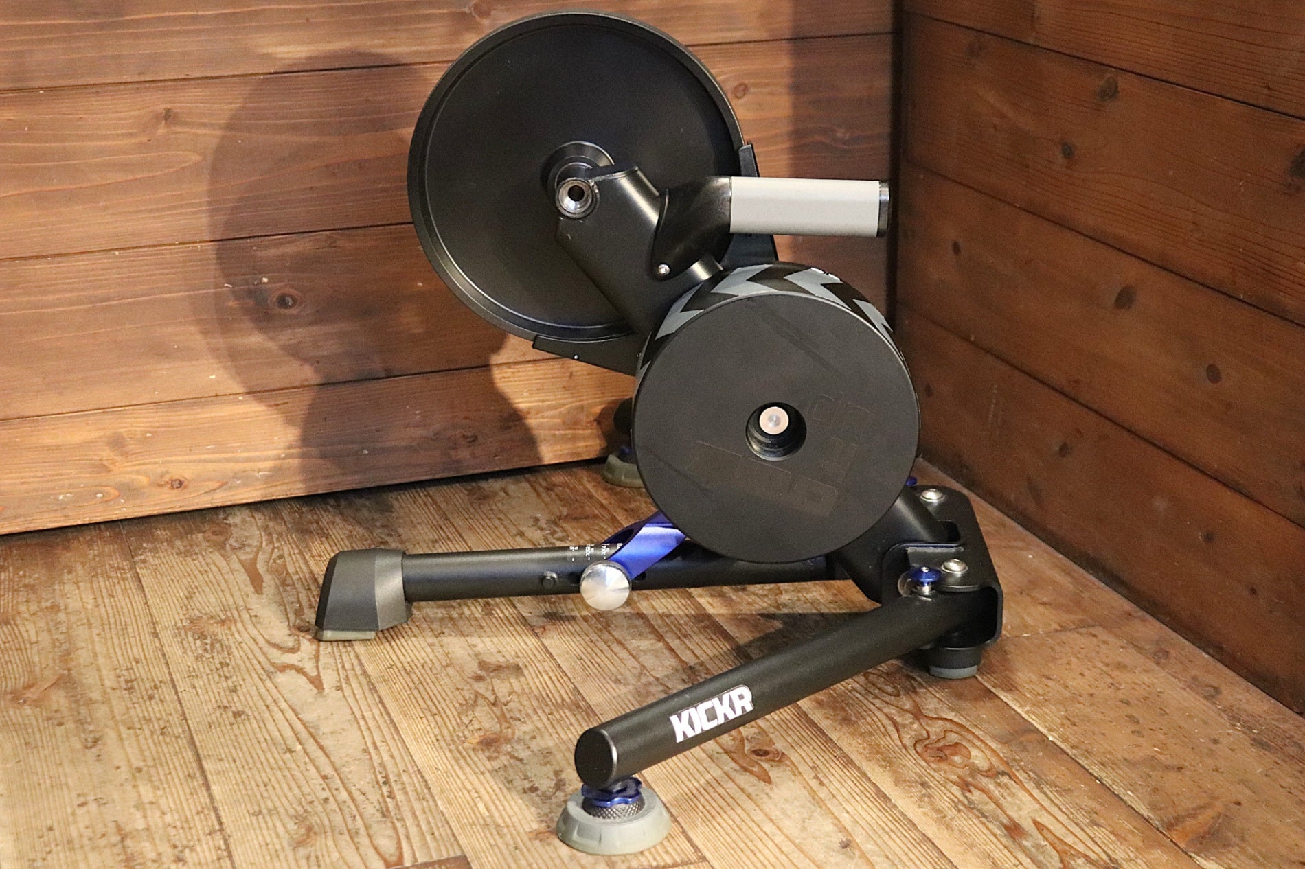 ワフー WAHOO キッカー KICKR V5 スマートトレーナー ローラー台 ZWIFT