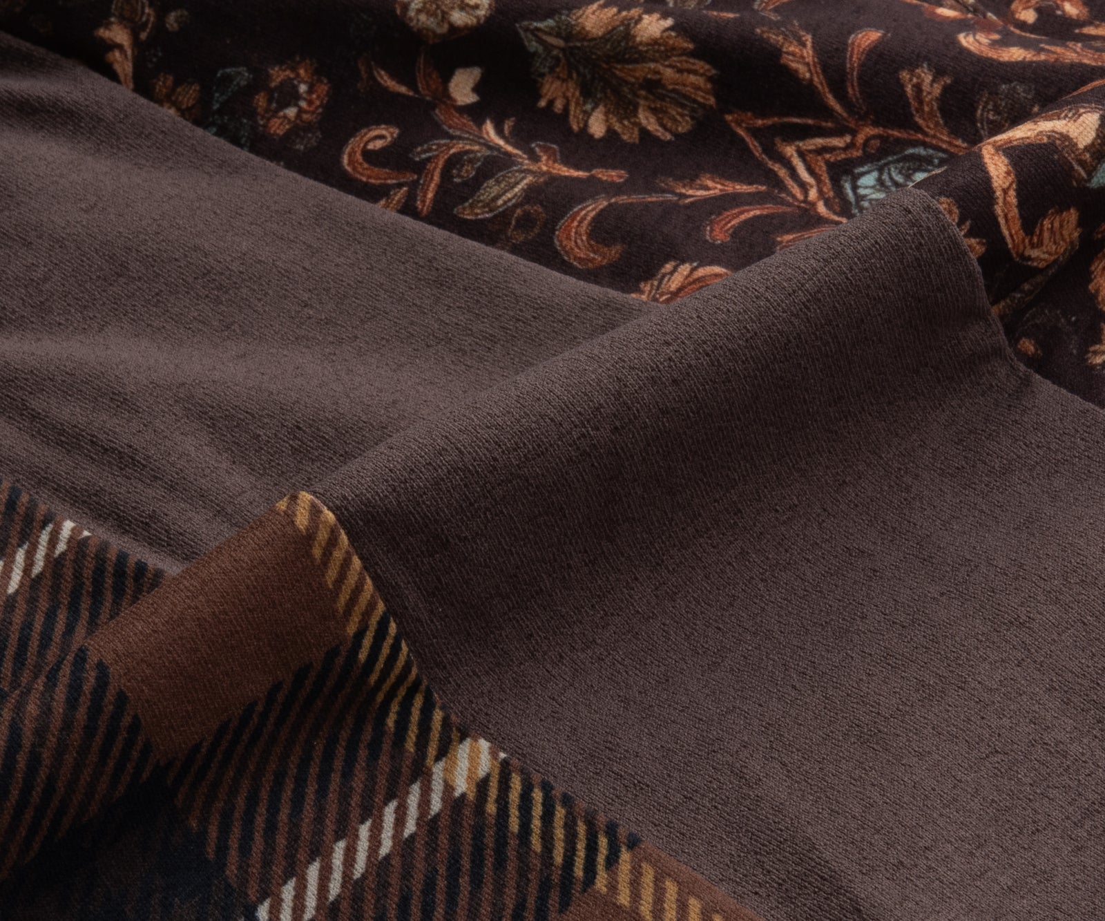 サイドプリーツアソートグラフィックスコート ATLA551 – ADMIRAL