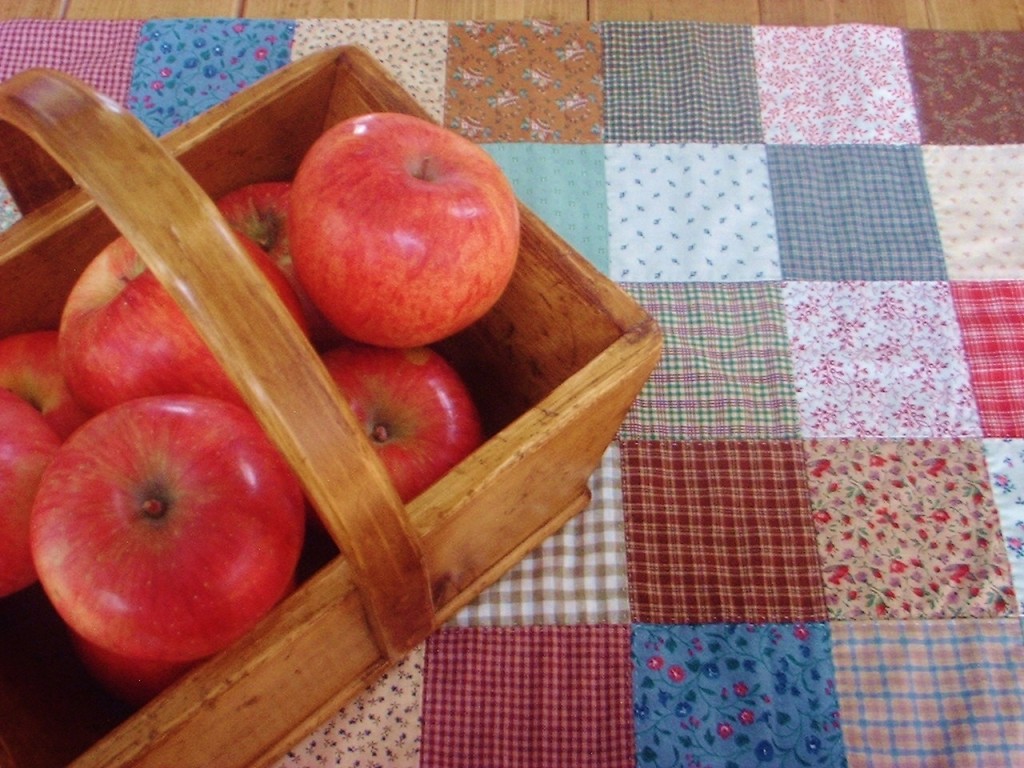 オールドファッションドキルト／SOLD OUT／正方形だけをつなげる素朴で