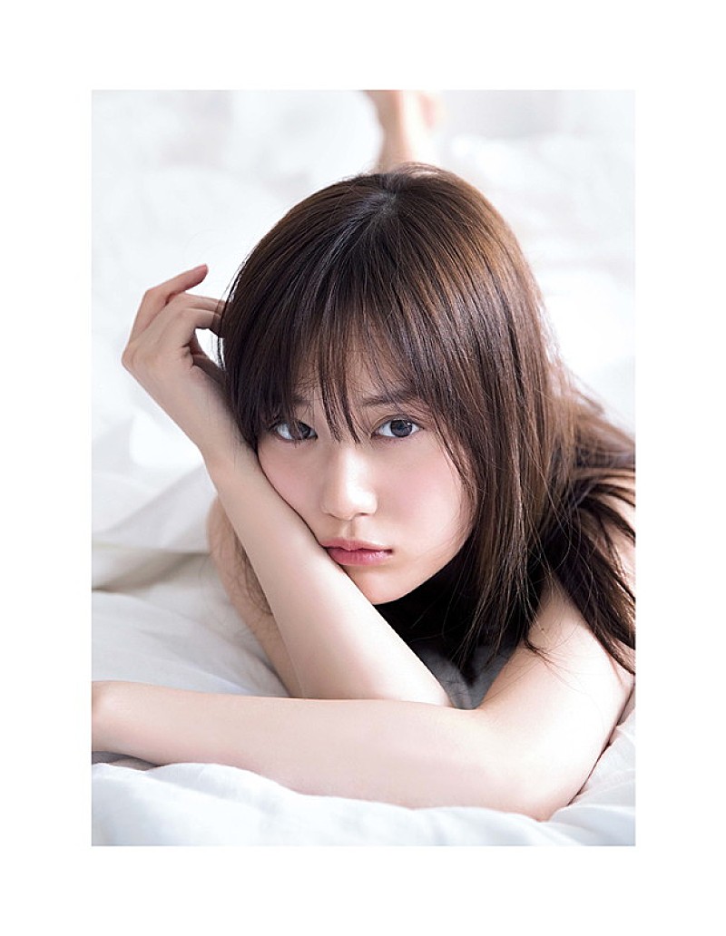 山下美月（乃木坂46）、芝生ゴロゴロ＆すっぴんベッド＆ガーリーお花畑