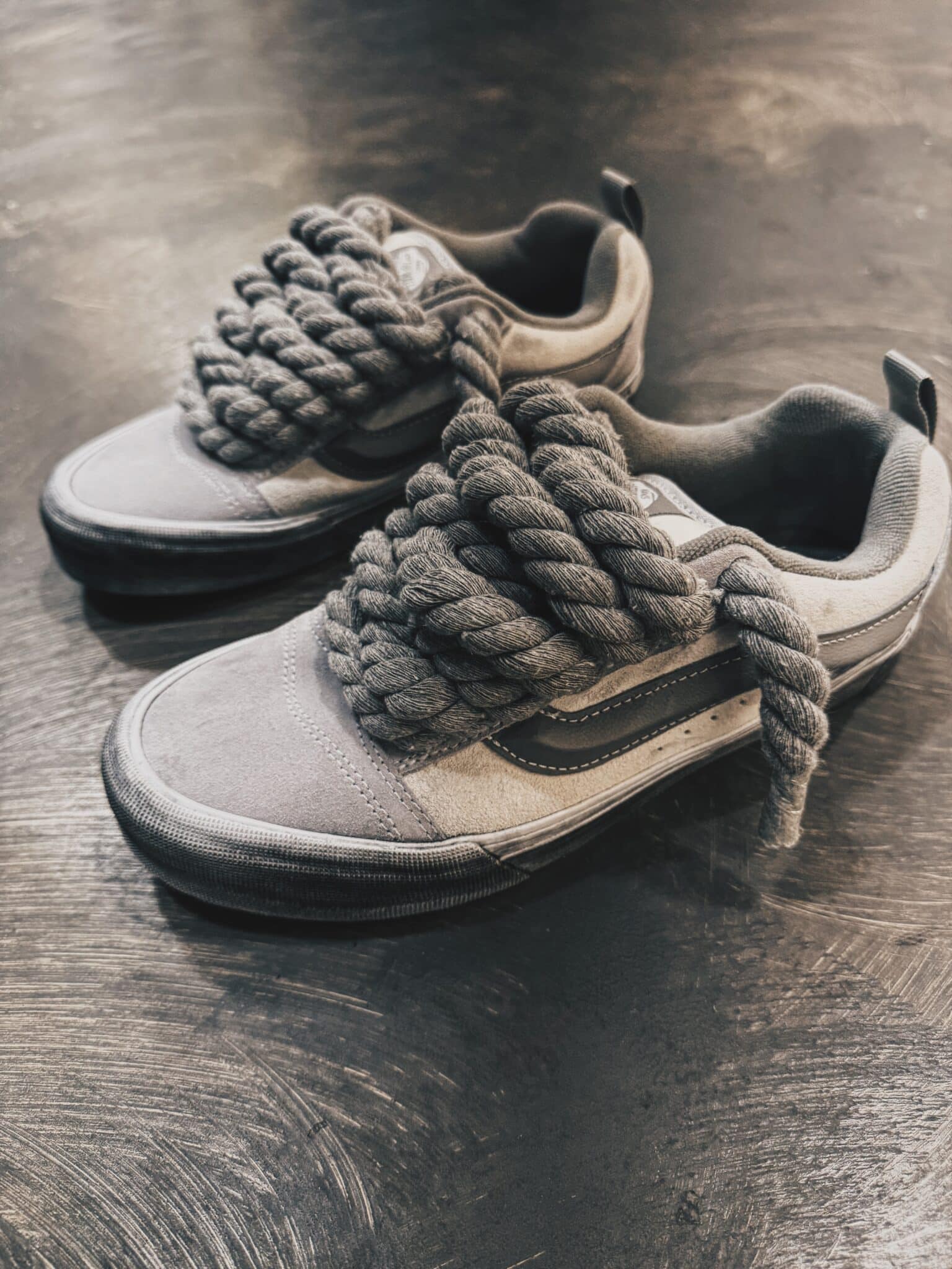 Acquista VANS KNU SKOOL Grey / True White GREY ROPE rope online