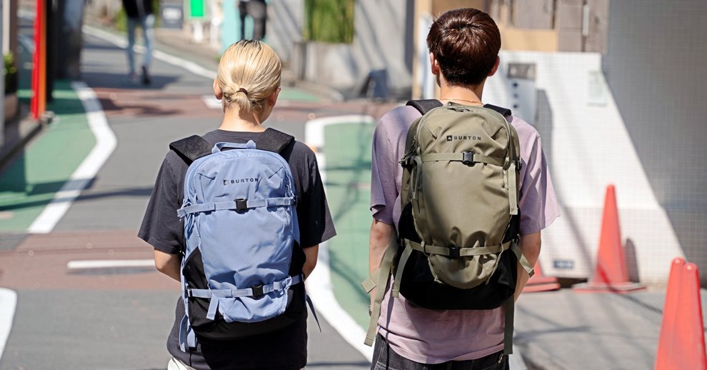 Burton(バートン)の定番バックパック！街でも山でも便利なDay Hiker