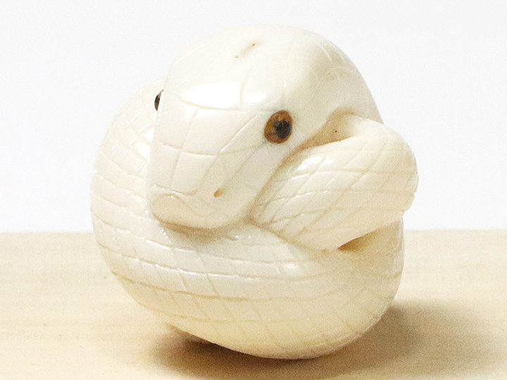 象牙根付 白蛇（象牙）【岡壱名入り】【桐箱付き】（2025年4月掲載