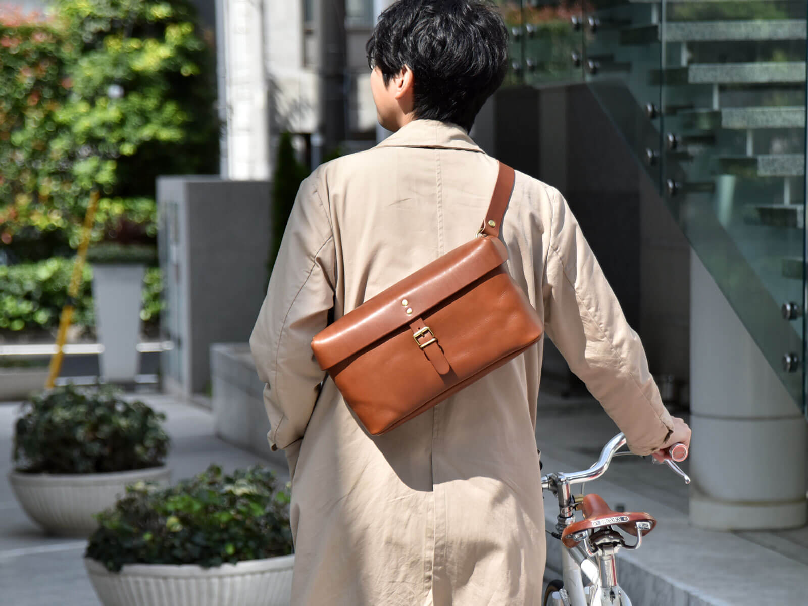 新作：ラウンドファスナーボディバッグ(F-7)｜革鞄・革小物のHERZ公式通販