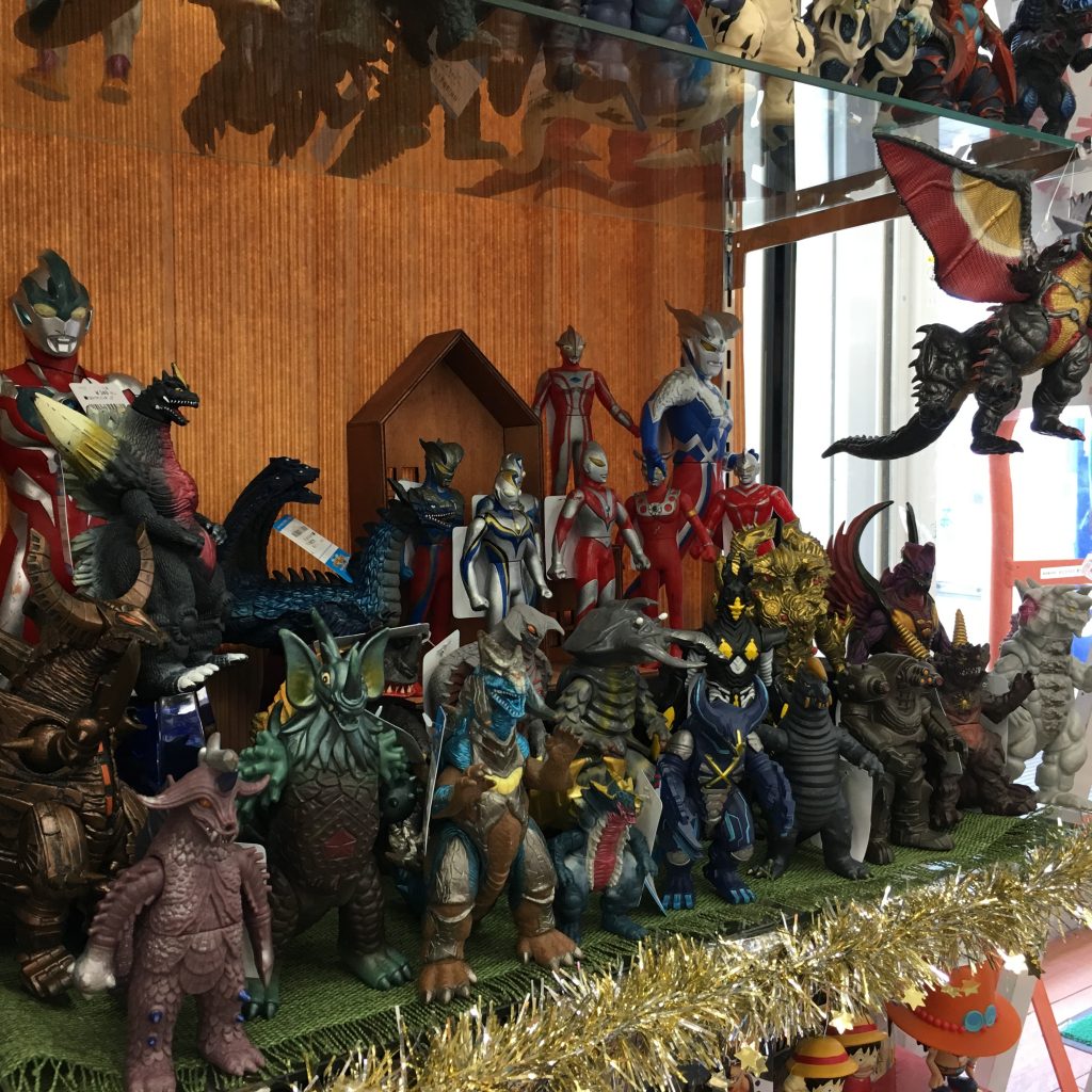 ウルトラマンフィギュア大量入荷＆衣料品セール第二弾18日から