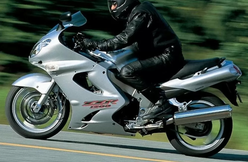 Kawasaki 1200 ZZR 2005 - Motorcycle specifications, reviews, photos