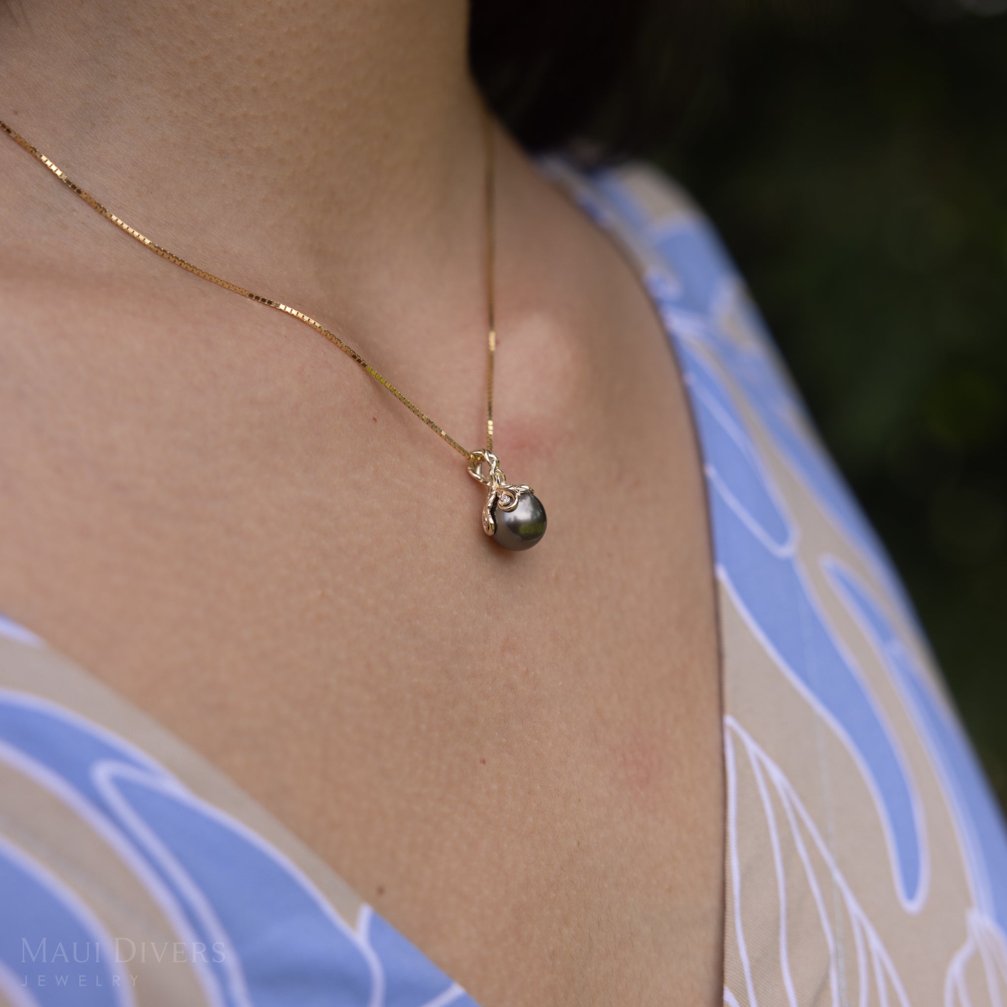 Living Heirloom Tahitian Black Pearl Pendant in Gold with Diamonds