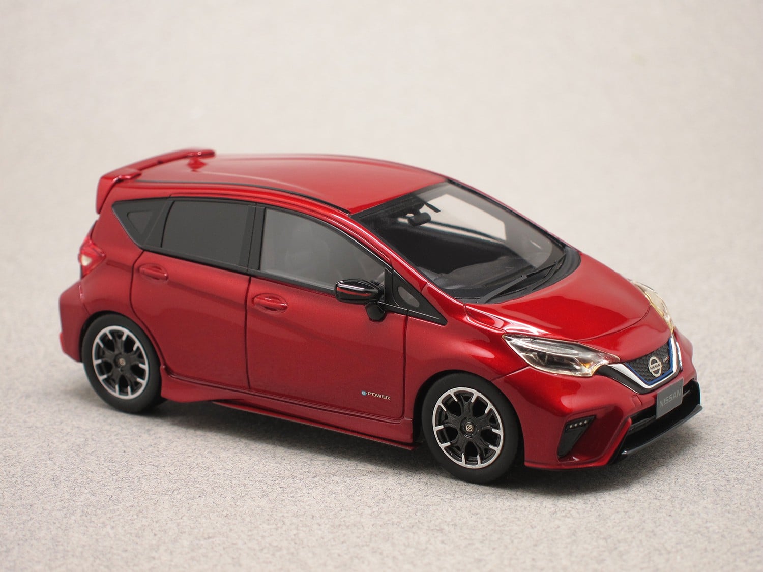 Nissan Note e-Power Nismo 2016 (Ebbro) 1:43 - Minicarweb