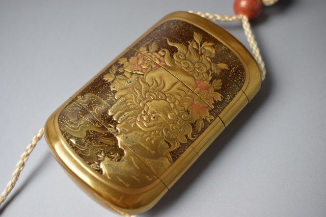 昔の印籠、根付、煙草入れ、 堤物を買いとりさせていただきました