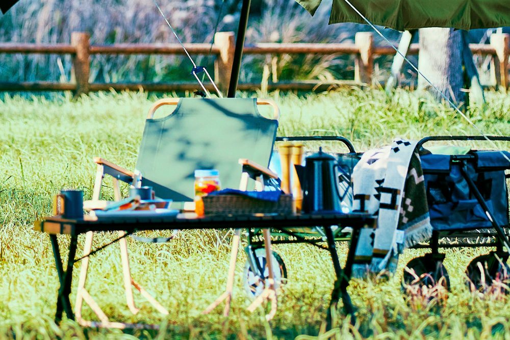 くつろぎ度No.1！ ワークマンの「キャンピングベンチ」なら自宅から