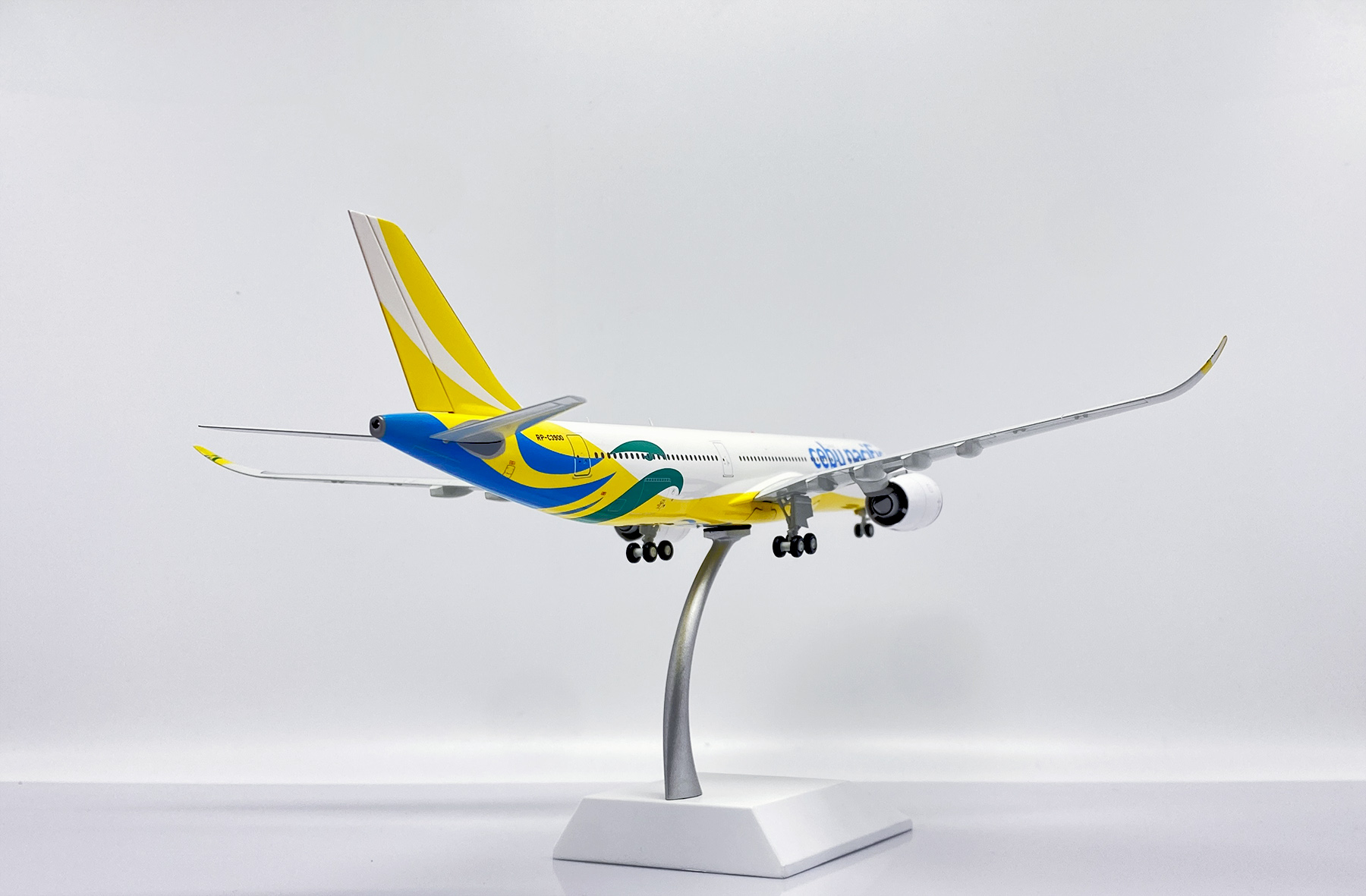 ScaleModelStore.com :: JC Wings 1:200 - XX20235 - Cebu Pacific Air