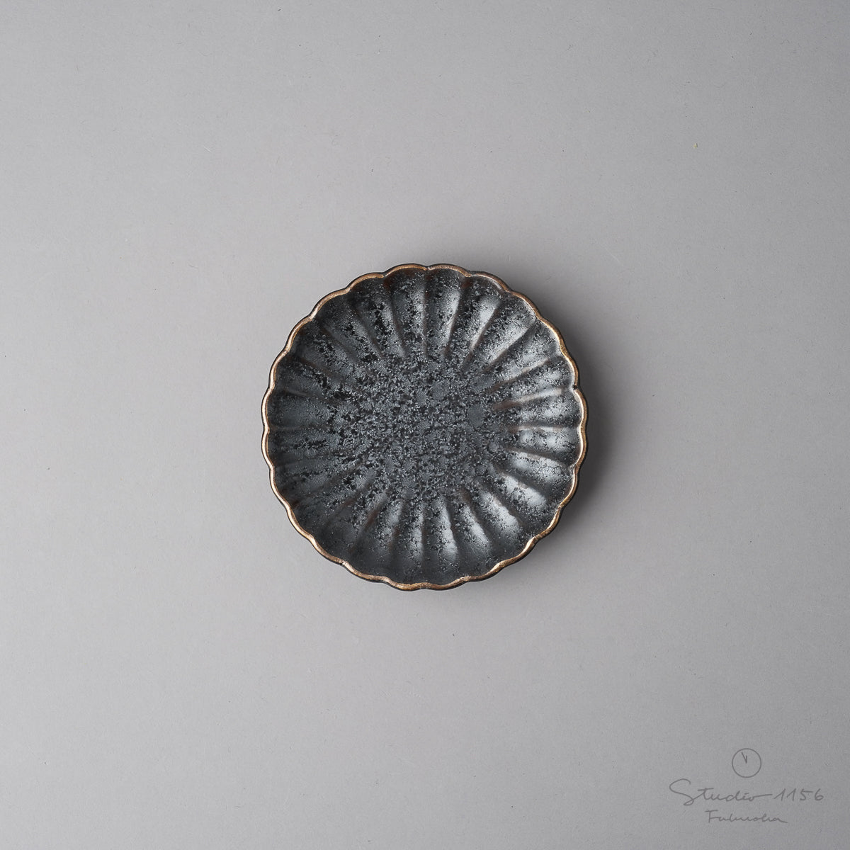 有田焼 菊型小皿 豆皿 9.5cm 陶悦窯｜Studio1156 – 【公式】スタジオ