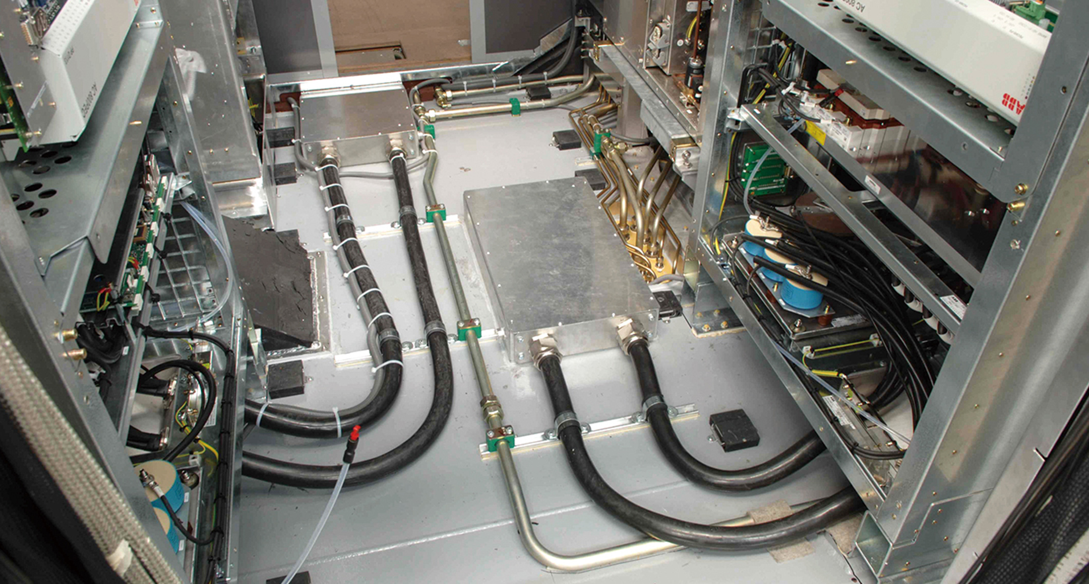 メタルケーブルグランド高防水タイプ AGMシリ－ズ | 製品情報 | タカチ