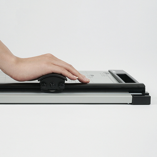 たのめーる】カール事務器 ディスクカッター A4 10枚裁断 DC-200NA 1台