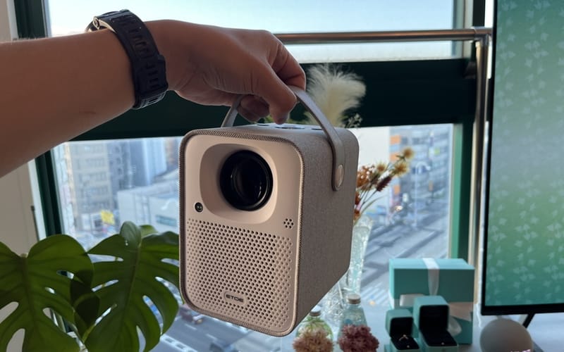 ETOE Seal』レビュー | AndroidTV11.0搭載の小型プロジェクター、小型