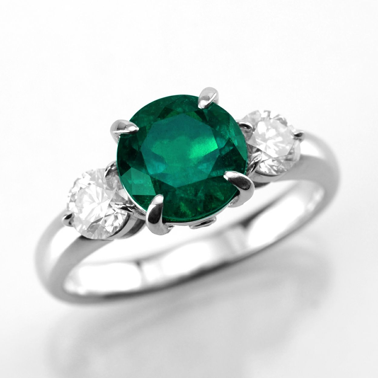 コロンビア産エメラルド1.756ctプラチナリングダイヤ0.62ct付(中央宝石