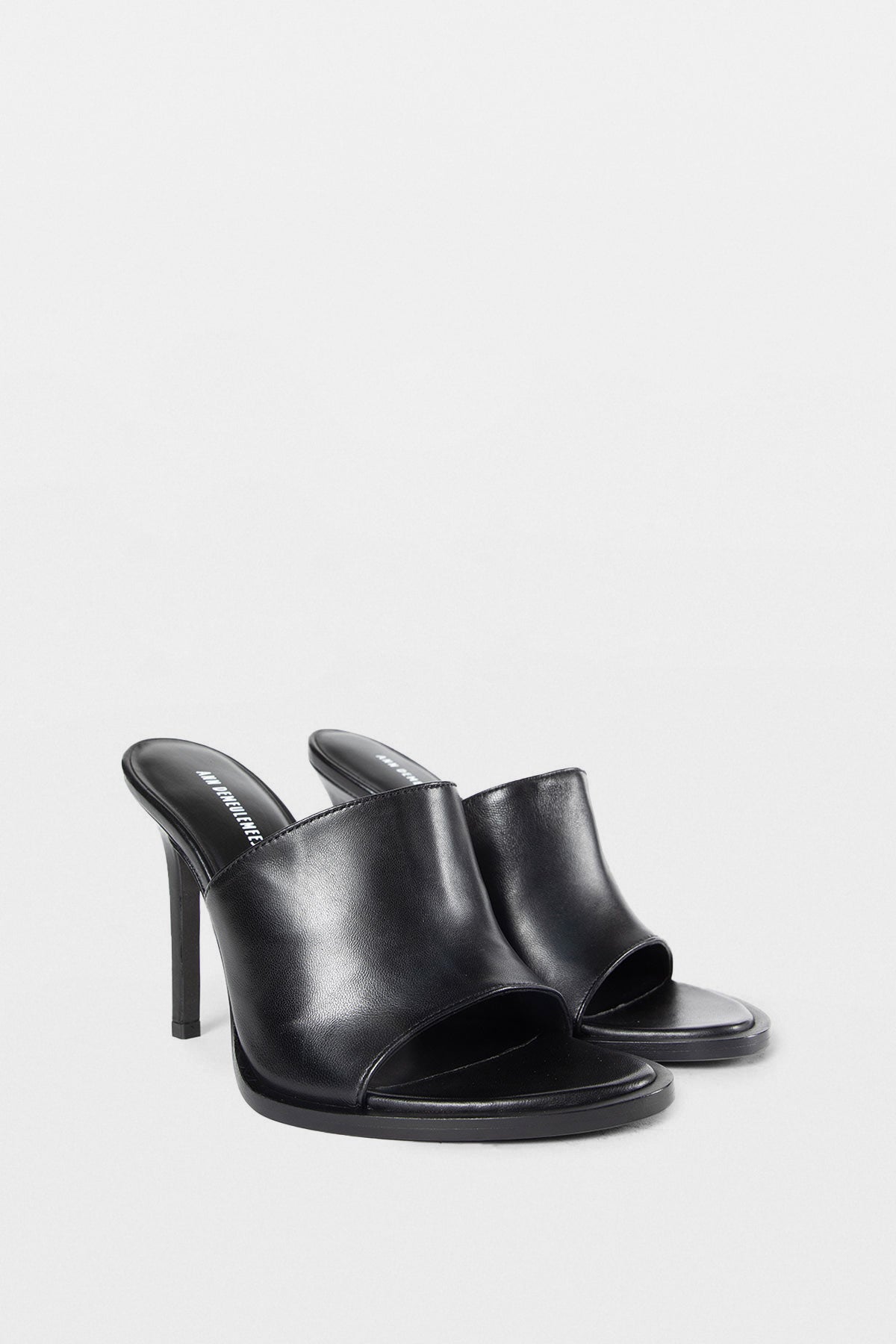 女性用サンダル – Ann Demeulemeester