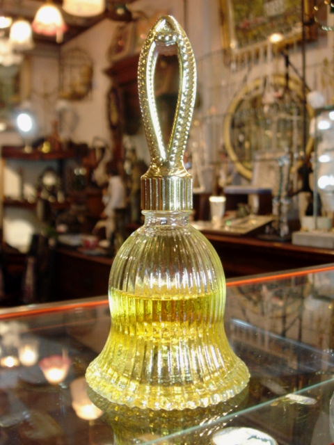 ヴィンテージ AVON・エイボン ガラスのベル コロンボトル・香水ビン