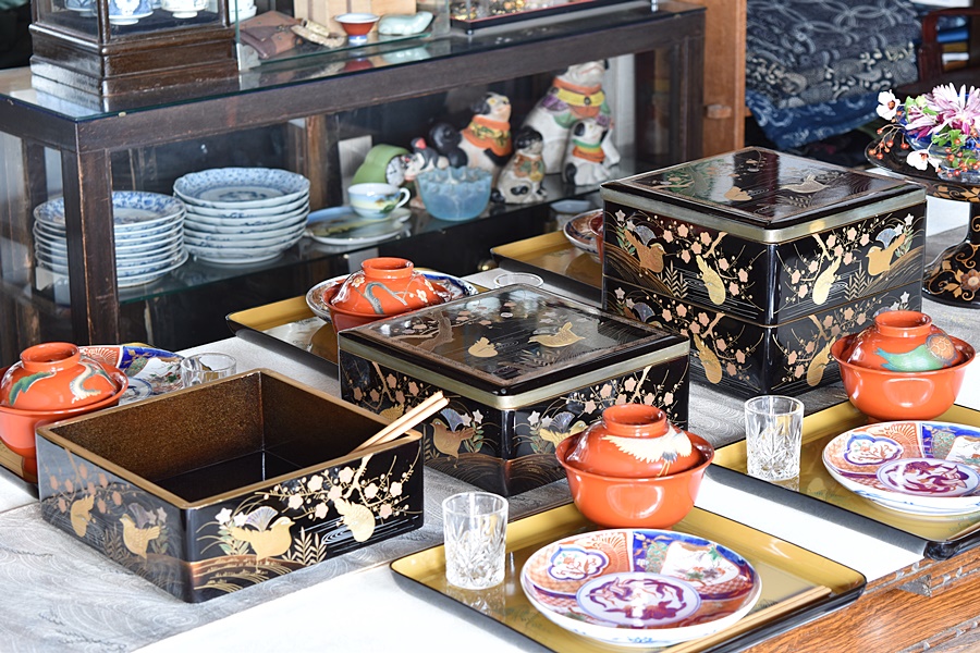 天然木製漆塗 時代漆器 草木花水鳥 螺鈿金蒔絵 四段重箱 共箱付き