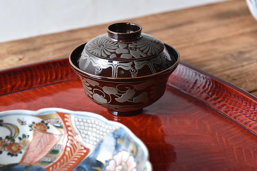 天然木製漆塗 橘屋友七 溜塗菊銀蒔絵小吸物椀 - 生活骨董と古布の
