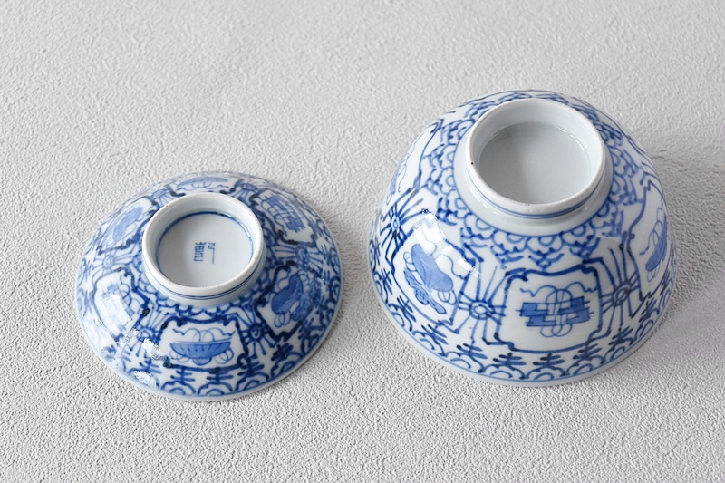 伊万里 染付 窓絵に宝尽くし 瓔珞文 蓋付茶碗 - 生活骨董と古布の