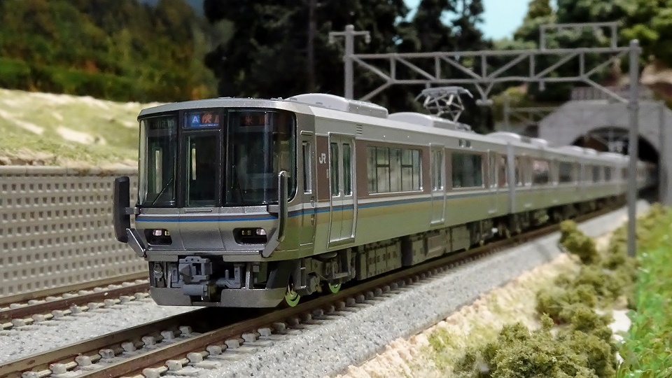 TOMIX JR 223-2000系の転落防止幌つきが入線 幌なしは・・・ - ビスタ