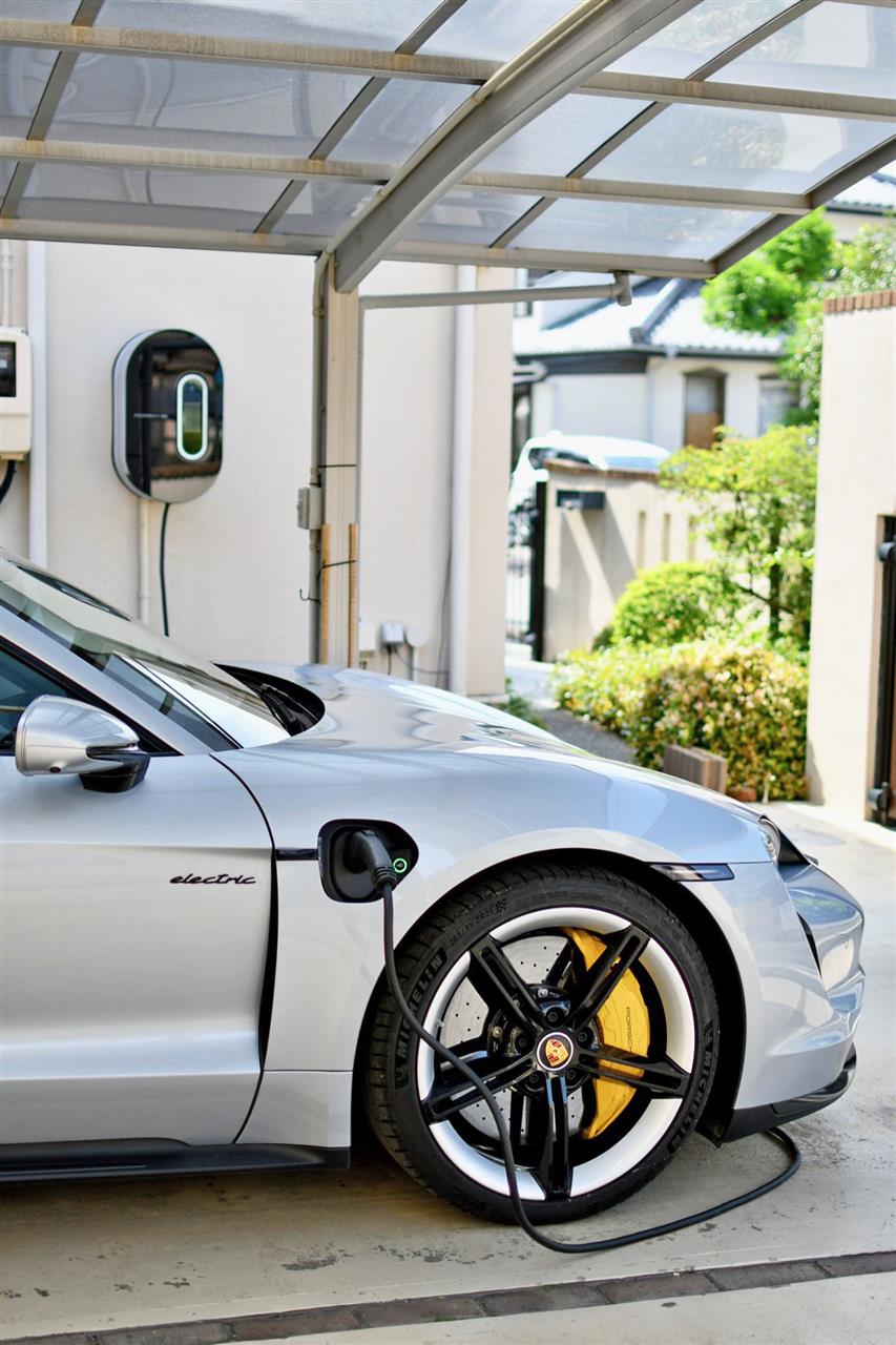 ポルシェモバイルチャージャーコネクト設置完了！｜インヂュニアの