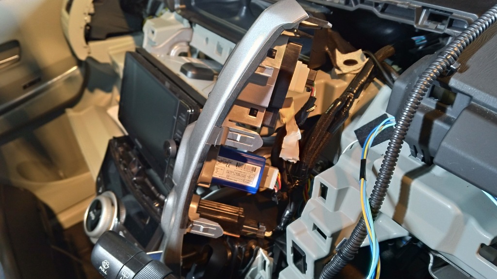 ユピテル エンジンスターター取り付け VE-M350P（トヨタ プリウスα・40