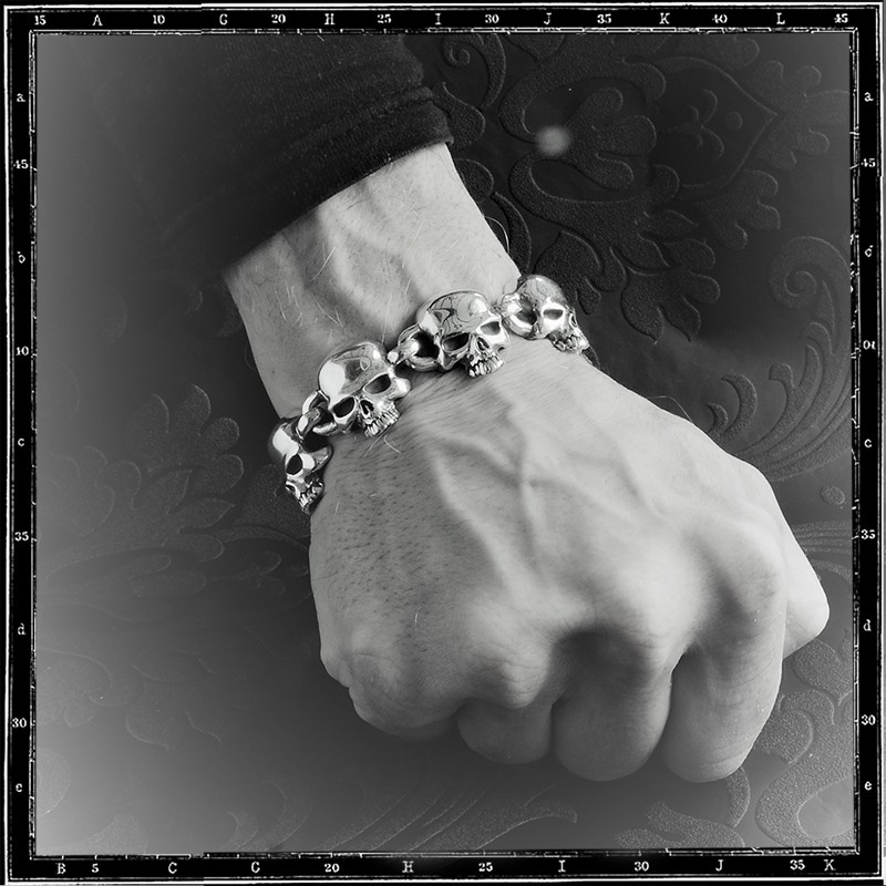 Evil skull link bracelet
