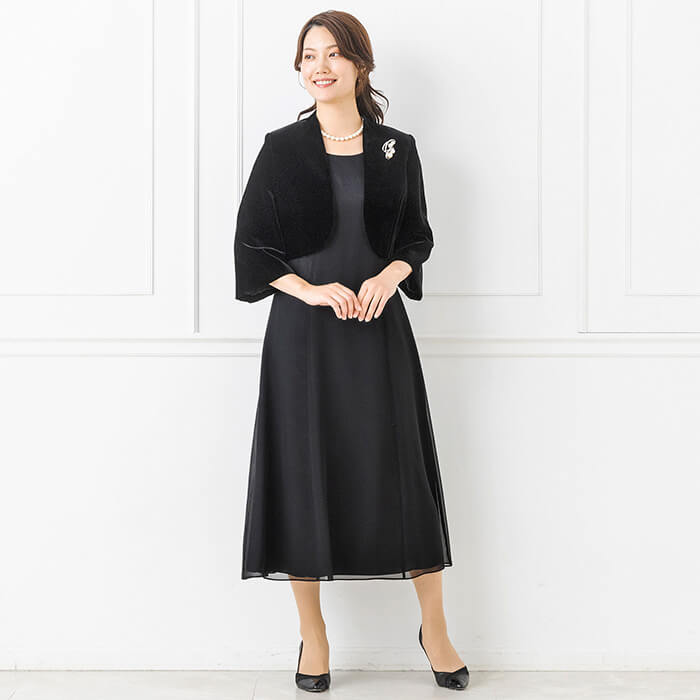 光沢が美しいベルベットのボレロ 7号・ブラック｜東京ソワール