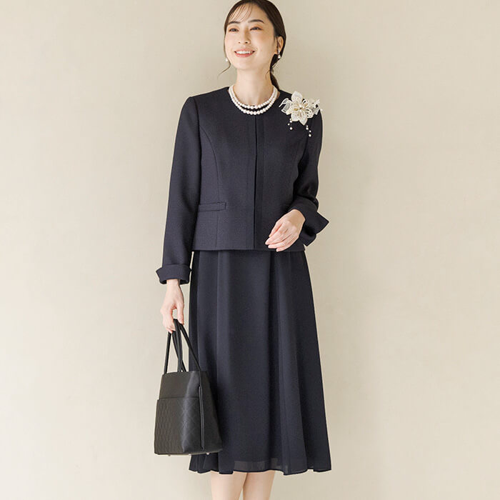 シンプルで上品な定番ネイビースーツ 15号・ネイビー｜東京ソワール