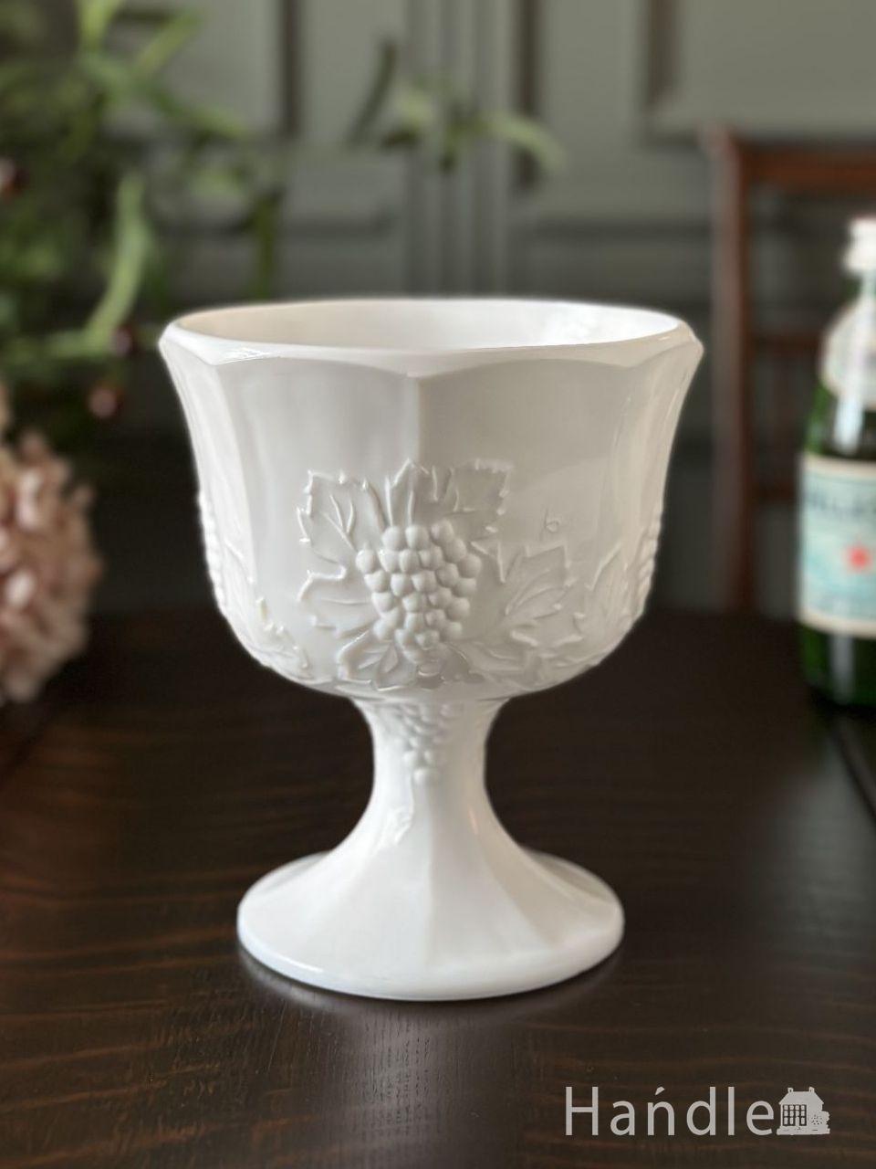 クリアガラスとミルクガラスが美しい、フェントン社のシルバークレスト