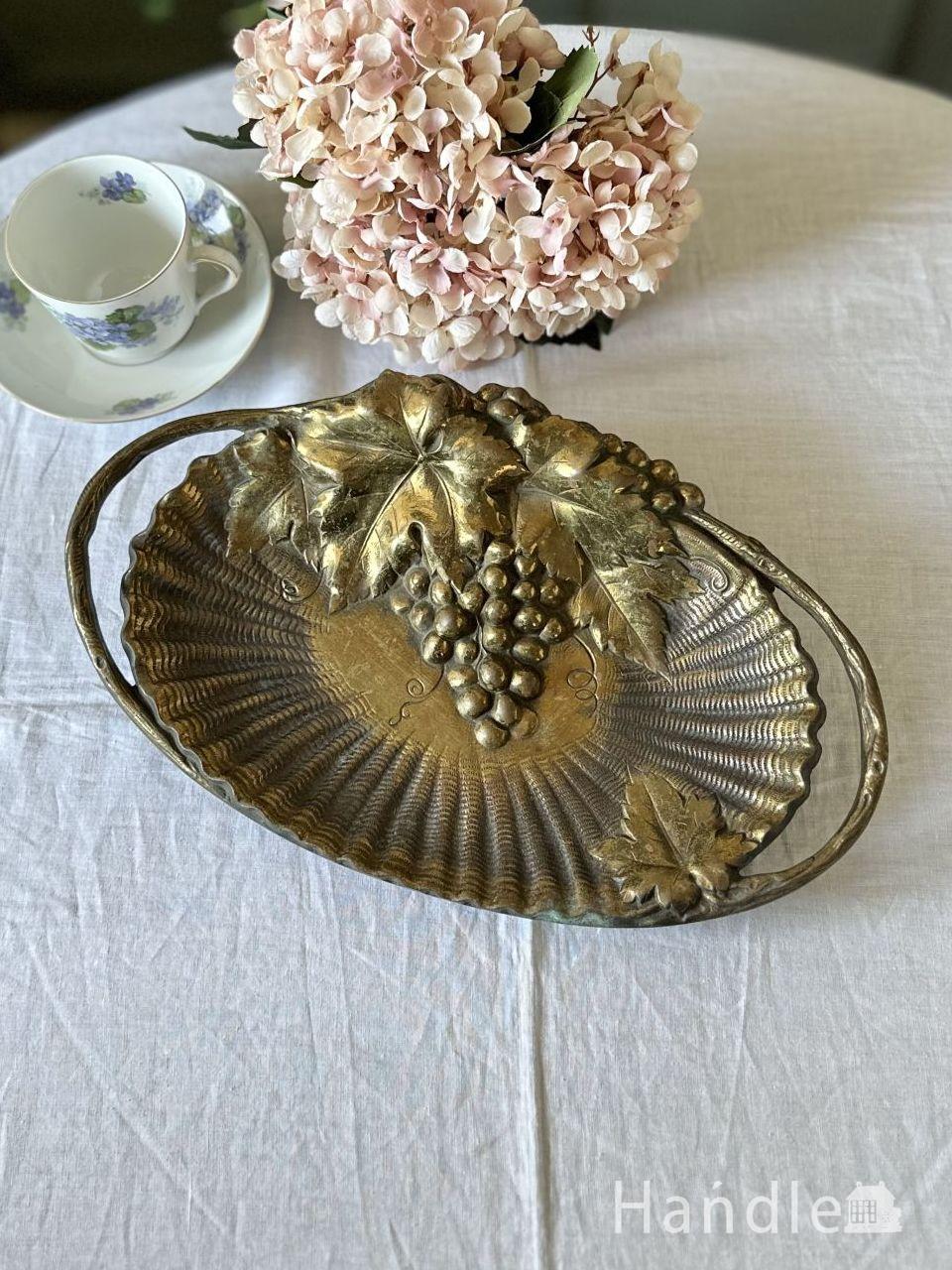 イギリスから届いたアンティークのトレイ、透かし彫りが美しい木製の