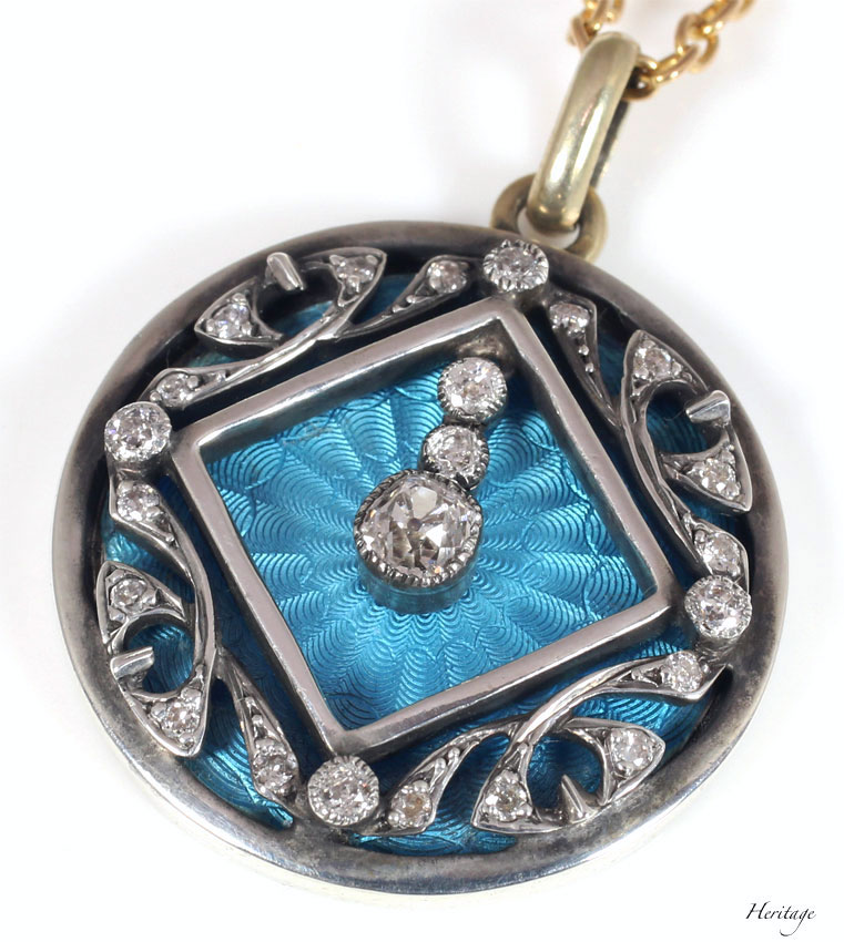 ターコイズブルー・ギロッシュエナメルと揺れるダイヤモンドによる湖畔