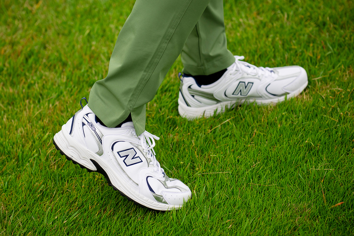 見た目のカジュアルさとは裏腹に…なんだこの足を包み込むフィット感は