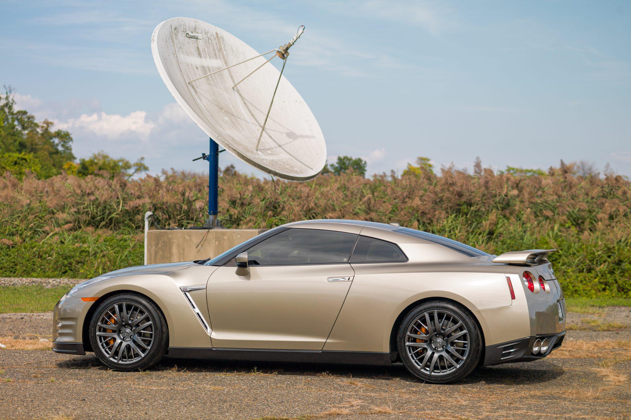 Nissan GT-R 45th Anniversary Gold Edition : r/gtr