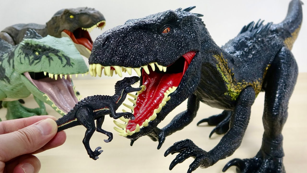 巨大な黒い恐竜が遂に我が家にやって来た!! ジュラシック・ワールド