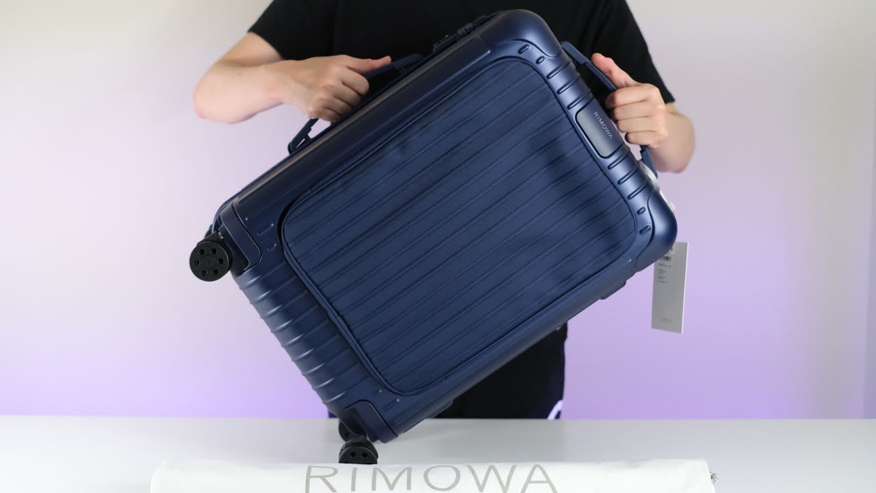 Rimowa Essential Sleeve Cabin [4k60p] [HDR] - YouTube