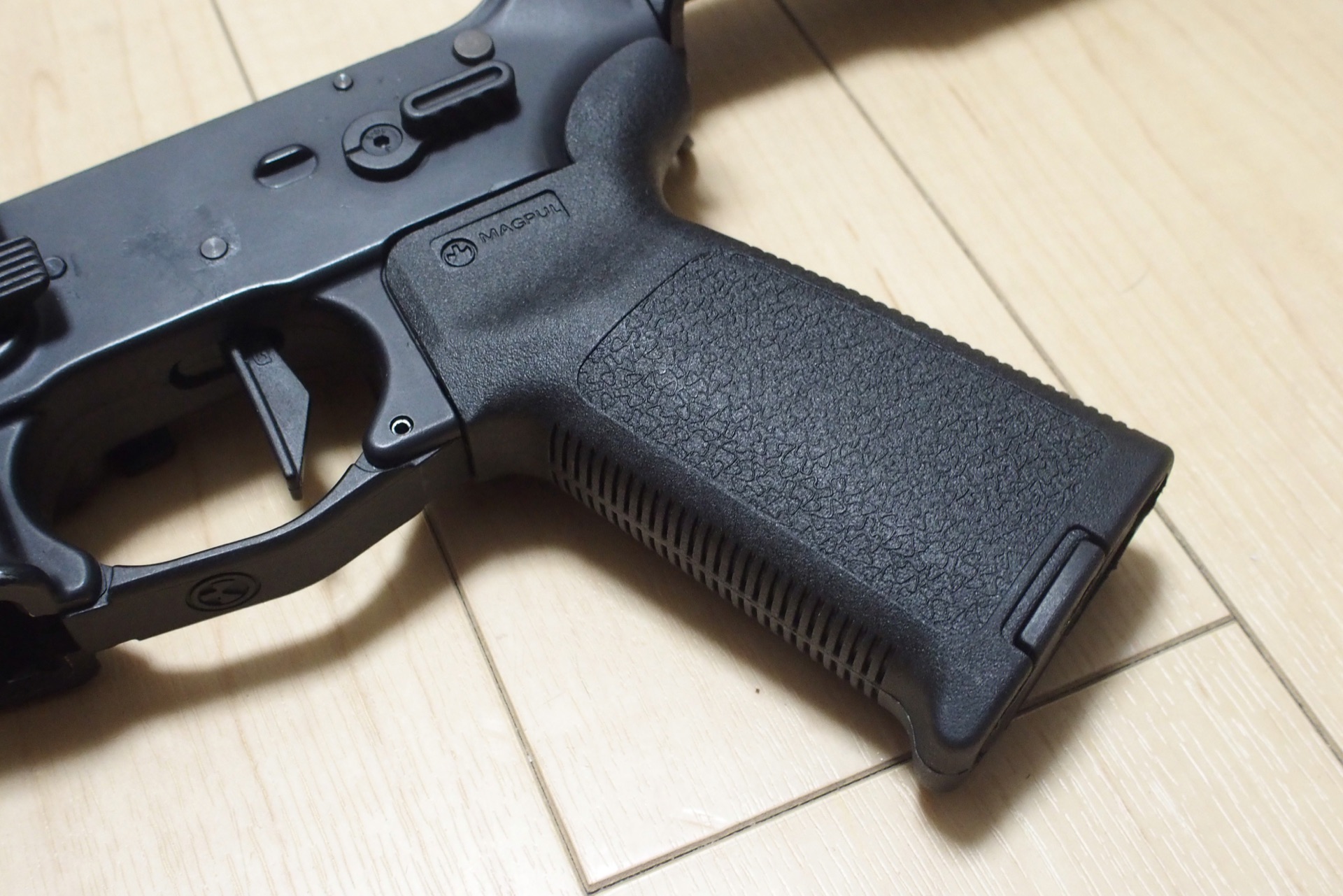 トレポンのモータブラシ交換ついでにFCC MAGPUL MOEグリップを付けて