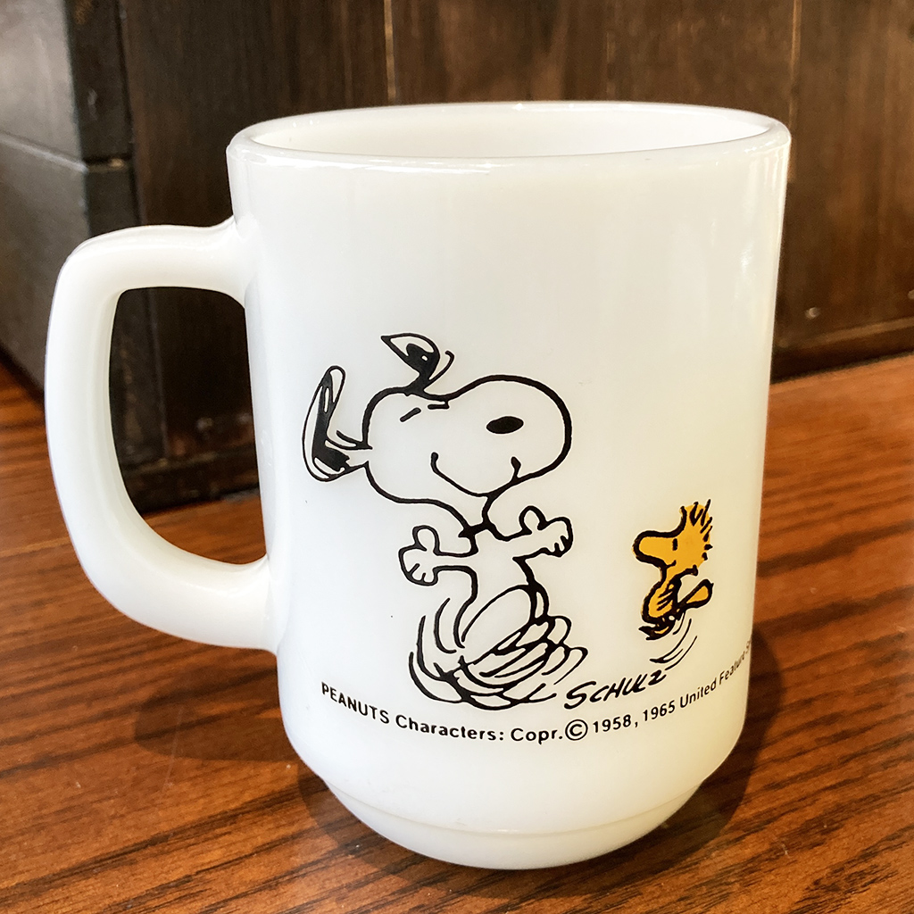 Fire-king クリスマスを彩るヴィンテージのスヌーピーマグたち