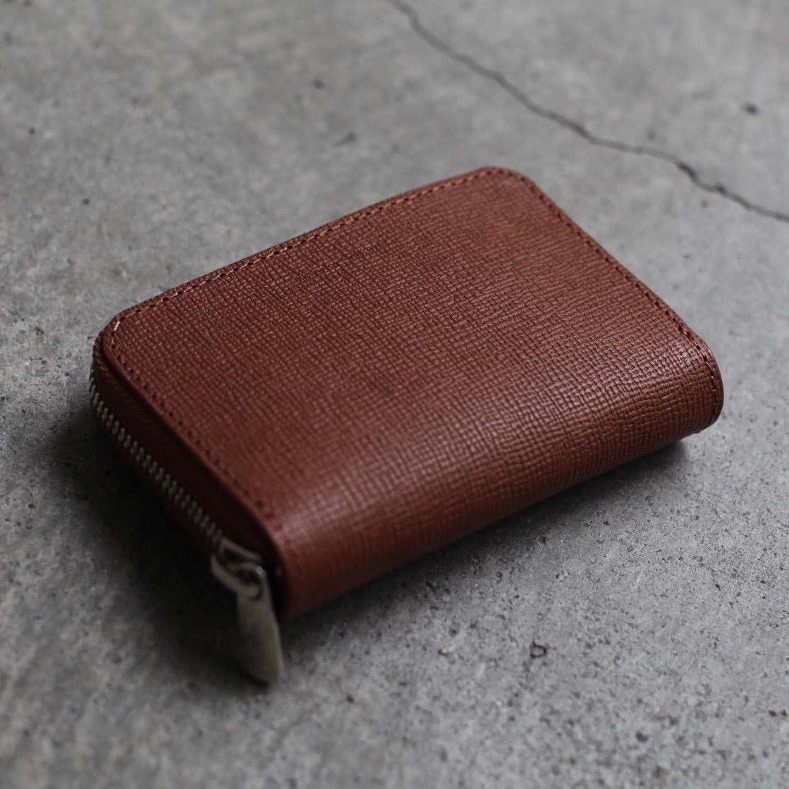 Hender Scheme - 【残り一点】Round Zip Case(BROWN) | ACRMTSM ONLINE