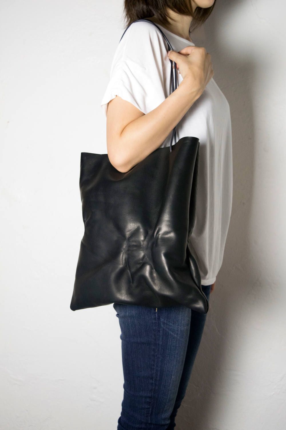 KAGARI YUSUKE - 【お取り寄せ可能】スキントートバッグ [BLACK] / s17