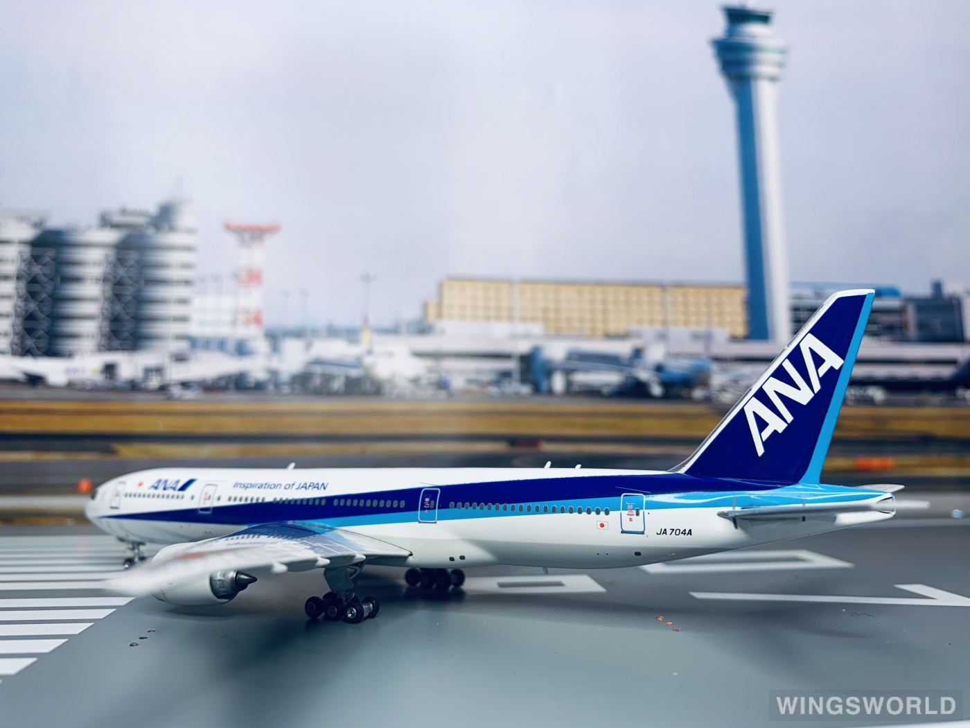 Phoenix 1:400 Boeing 777-200 ANA 全日空PH11118 JA704A 2003s colors