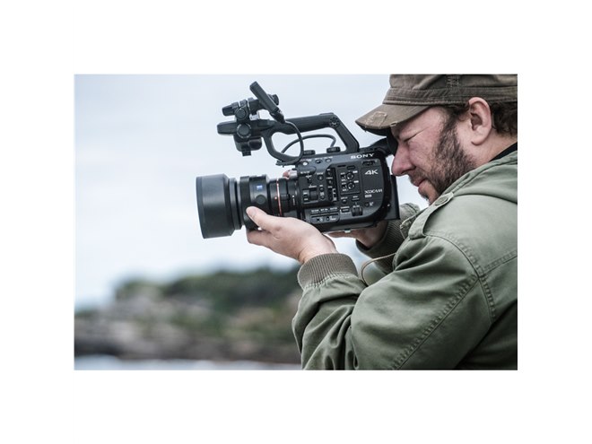 ソニー、本体重量0.8kgの4K対応XDCAMメモリーカムコーダー「PXW-FS5