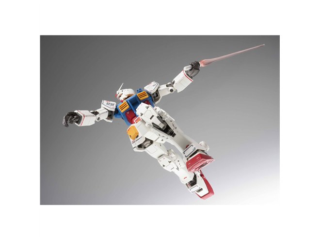 ガンダム40周年記念の「RX-78-02」完成品モデル発売、彩色やマーキング